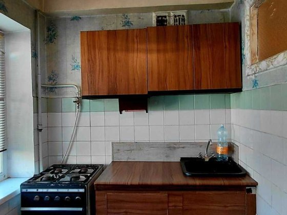 Продам 1 комнатную  квартиру.м.Черниговская ,ул.Братиславская д.20А Киев