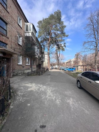 Двокімнатна квартира з ремонтом в спальному районі Києва - фото 1