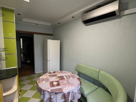 Продаж просторої трикімнатної квартири