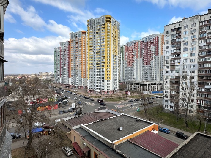 Без комісії. Продаж сімейної 3-к. квартири 71 м2 - метро Лівобережна - фото 1