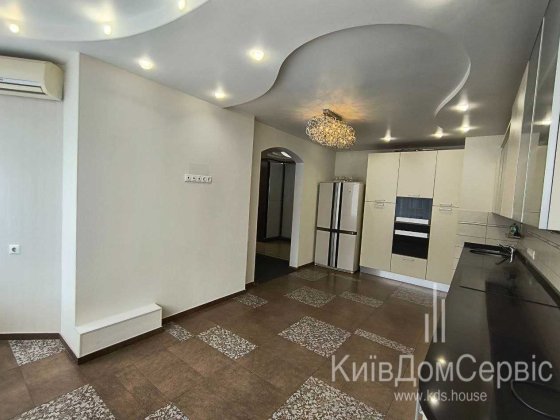 Продам 4 кімнатну вул Микільсько-Слобідська 2-В Лівобережна Евроремонт