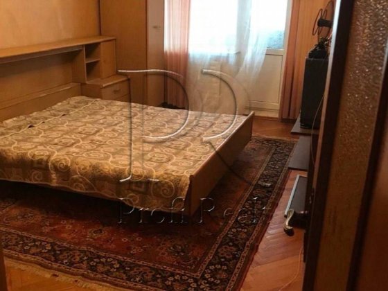 Продаж 3 кімн. квартири за адресою Полярна 3
