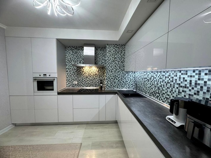 Простора 2-к квартира 77 м² з якісним ремонтом ЖК Милославичі - фото 1