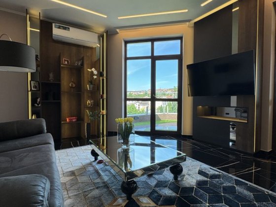 Продається ексклюзивний пентхаус з великою терасою Ужгород