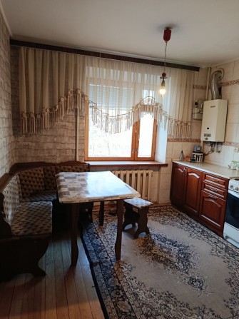 1 кімнатна велика в гарному стані, кондиціонер - фото 1