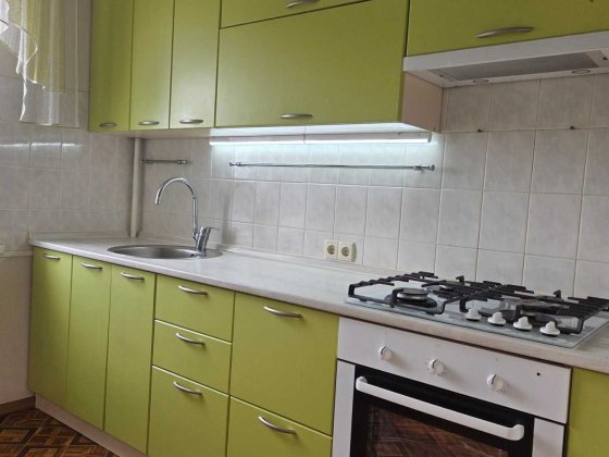 Продам "двушку" в районі площі 700-річчя по Амброса з видом на Дніпро Черкассы