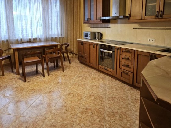 Продам  3-х кім.квартиру м. Деміївська пр-т Лобановського  126 Г