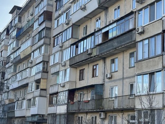 Срочно продам 1/2 часть каартиры Киев