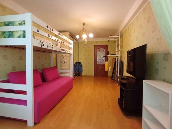 Продам 2х кімнатну квартиру 60 кв.м на Березняках Метро Левобережная.