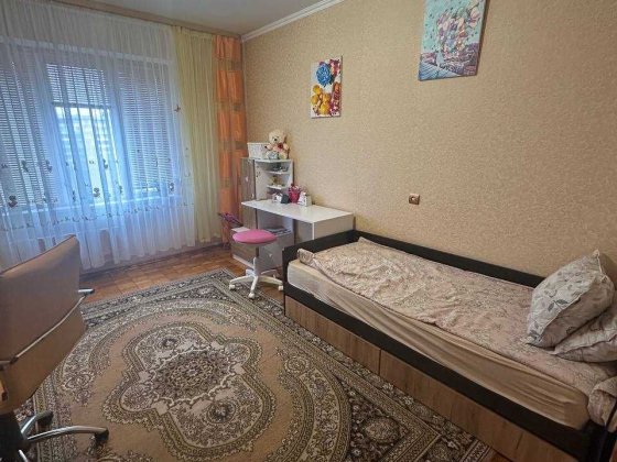 Продажа 3 к.квартири 78м ,вул.Олександри Екстер 4,гарний стан!