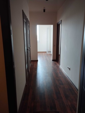 Продам 1 кімнатну велику та світлу квартиру в новому будинку - фото 1