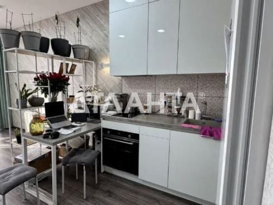 Чудова 1к з євроремонтом,метро Васильківська 15 хв пішки.