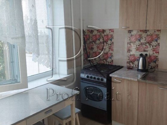 Продаж 2 кімн. квартири Харківське шосе 21/1 /  Дарницький вокзал