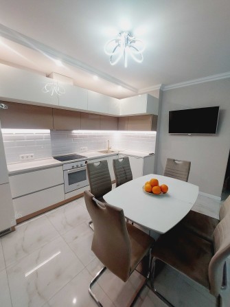 Продам 3х к.квартиру бул.Рильського 1, ЖК Республика. М.Теремки-10 мин - фото 1
