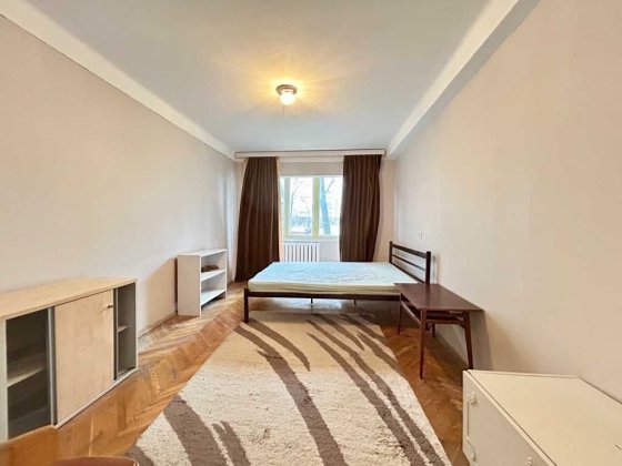 Квартира на першому поверсі,  масив Березняки, вулиця Амвросія Бучми. Киев