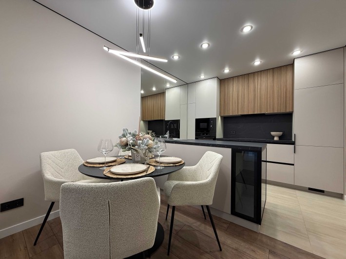 Без ком 2-к квартира з авторським ремонтом Нова Англія Максимовича 24Г - фото 1