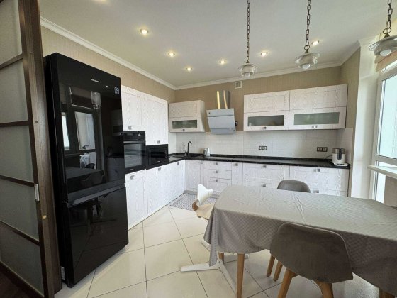 Продам 2-кімнатну квартиру, проспект Бажана 8б