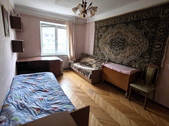 Продається 2-кімн. квартира на Русанівці, вул. Ентузіастів, буд. 29/2
