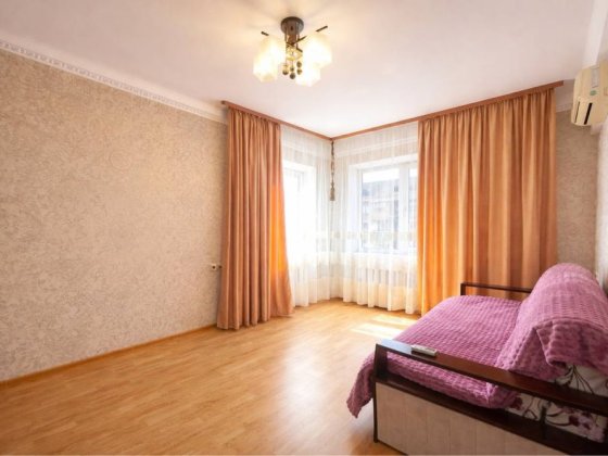 Продаж двокімнатної квартири, Харківське шосе, Дарницька площа