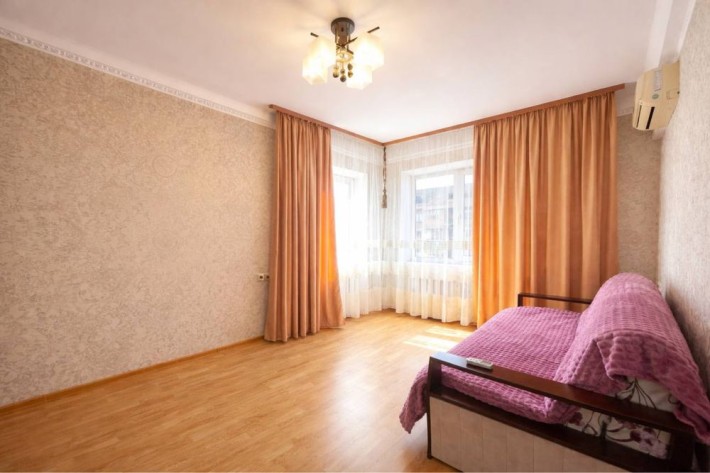 Продаж двокімнатної квартири, Харківське шосе, Дарницька площа - фото 1