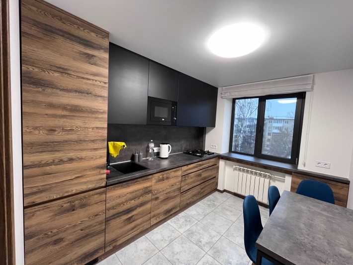 Простора 3-кімнатна квартира 85,7 м² з ремонтом у центрі Житомира - фото 1