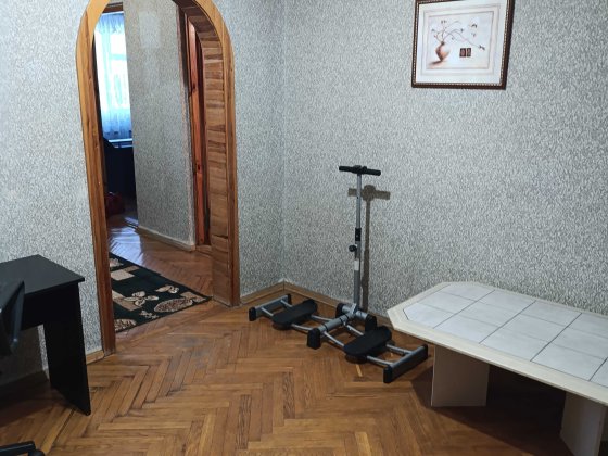 Продається простора 3-кімнатна квартира по вул. Грушевського