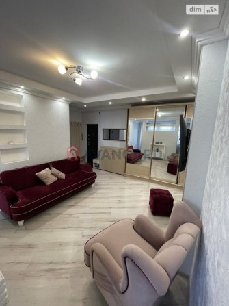 Продаж 2-кім квартири в центрі в цегляному будинку - фото 1