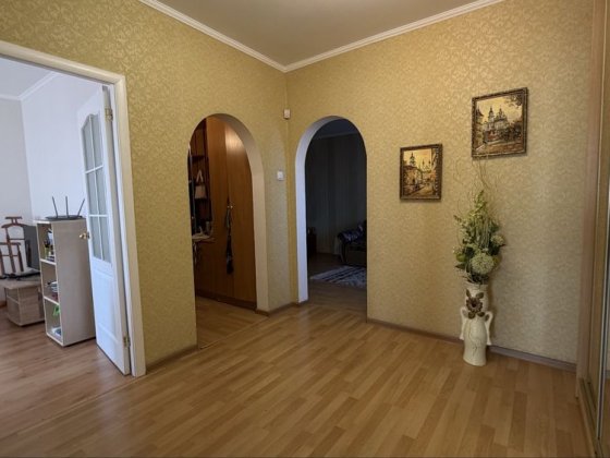 Продається 4к квартира в гарному стані на Червоному пров