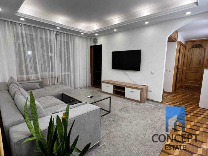 Продам видовую 4к студию ул. Набережная Сичеславская 37. Цирк - фото 1