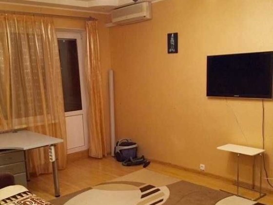 Продам 2-к квартиру по вул. Малишка 3 Київ