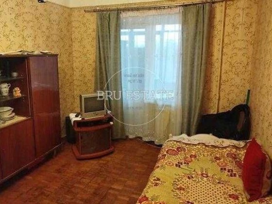 Продам 1 к вул.Милютенко 46   м .Лісова Киев