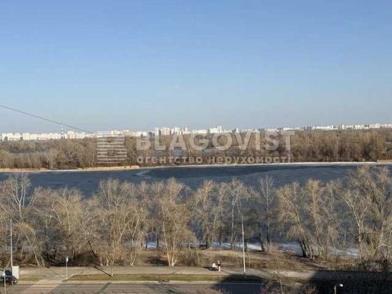 Продам видову 3-к квартиру вул.Прирічна,27 8(9), 61м, 95.000дол Киев