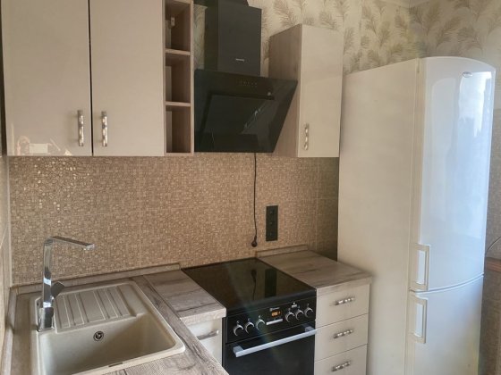 Позняки, Ахматовоі/ Григоренка 2к  охайна квартира, генератор на все!