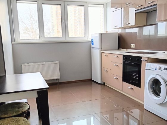 2-к Юрія Поправки 14, метро Чернігівська 3 хв пішки, новий будинок