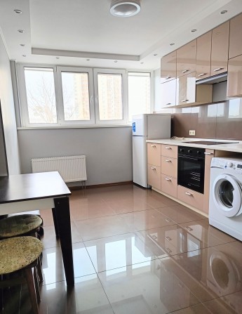 2-к Юрія Поправки 14, метро Чернігівська 3 хв пішки, новий будинок - фото 1