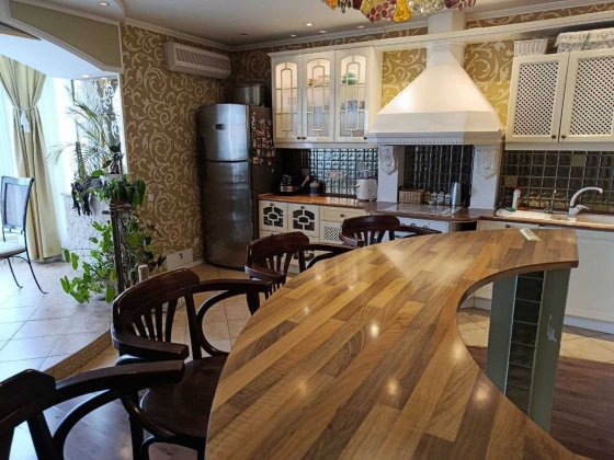 5-и кімнатна квартира з ремонтом. Пр-т Івасюка Володимира 20Б. Киев