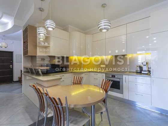 4к 5 пов 160 м, Верхогляда Андрія  14,  "Новопечерські Липки" Киев