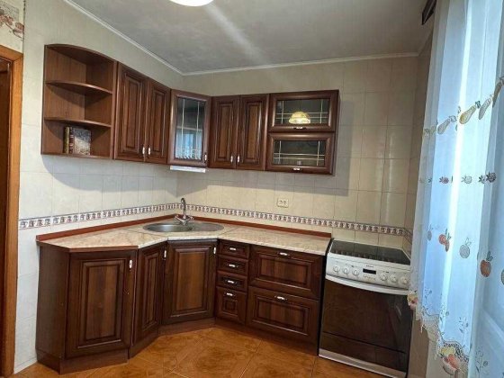 вул. Рональда Рейгана 1/25, продаж просторої 4-кімнатної квартири Київ