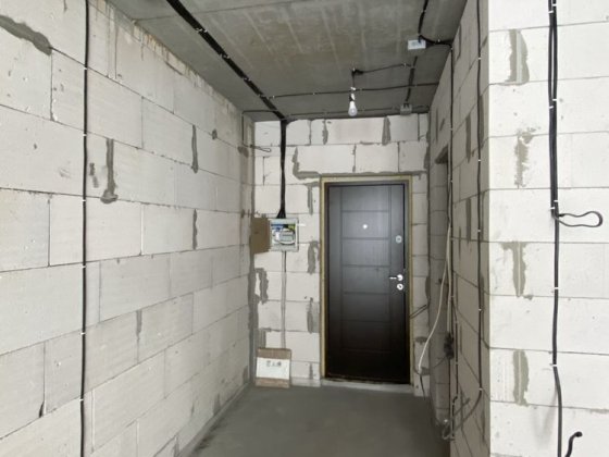 Без%Продаж купити квартиру з частковим ремонтом до метро 5хв на авто Київ