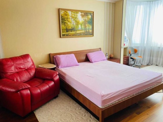 Продам 1 кімн. квартиру вул. Велика Китаївська 10А м.Деміївська  Салют Київ