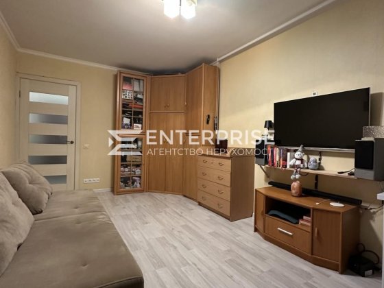 Продаж 1к квартири, поряд метро, Деміївка, пр. Науки, Голосієвський р