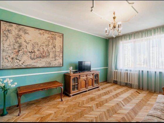 Продается достойная 3 комнатная квартира возле метро Харьковская Киев