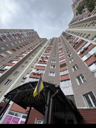Продам 2 комнатную 65 м.кв.в новом доме с генератором - фото 1
