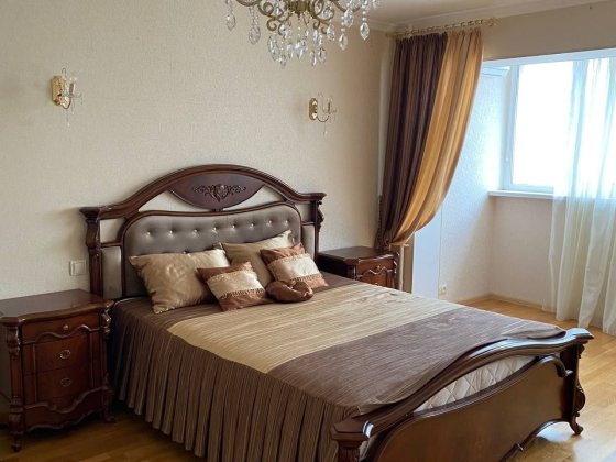 Позняки!Метро 5хв! 1кім. вул.М.Гришка,8, 44м2.