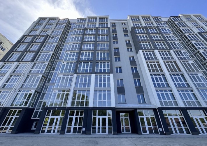 Продам 3- кімнатну квартиру в центрі міста - фото 1