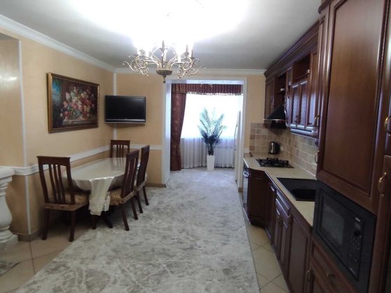 Продам 3 кімнатну квартиру по вулиці Пирогова 9985 Вінниця