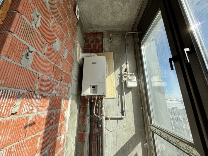 Новострой с газом! 4й этаж, 4 окна. Центр Днепра. - фото 1