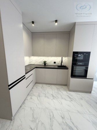 ПРОСТОРА 2 кім. квартра р-н Митниця - фото 1