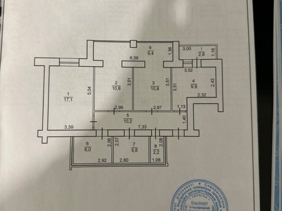Продам трехкомнатную квартиру в центре город Чернігів