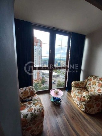 Ахматової Анни,  Драгоманова,Пчілки - фото 1